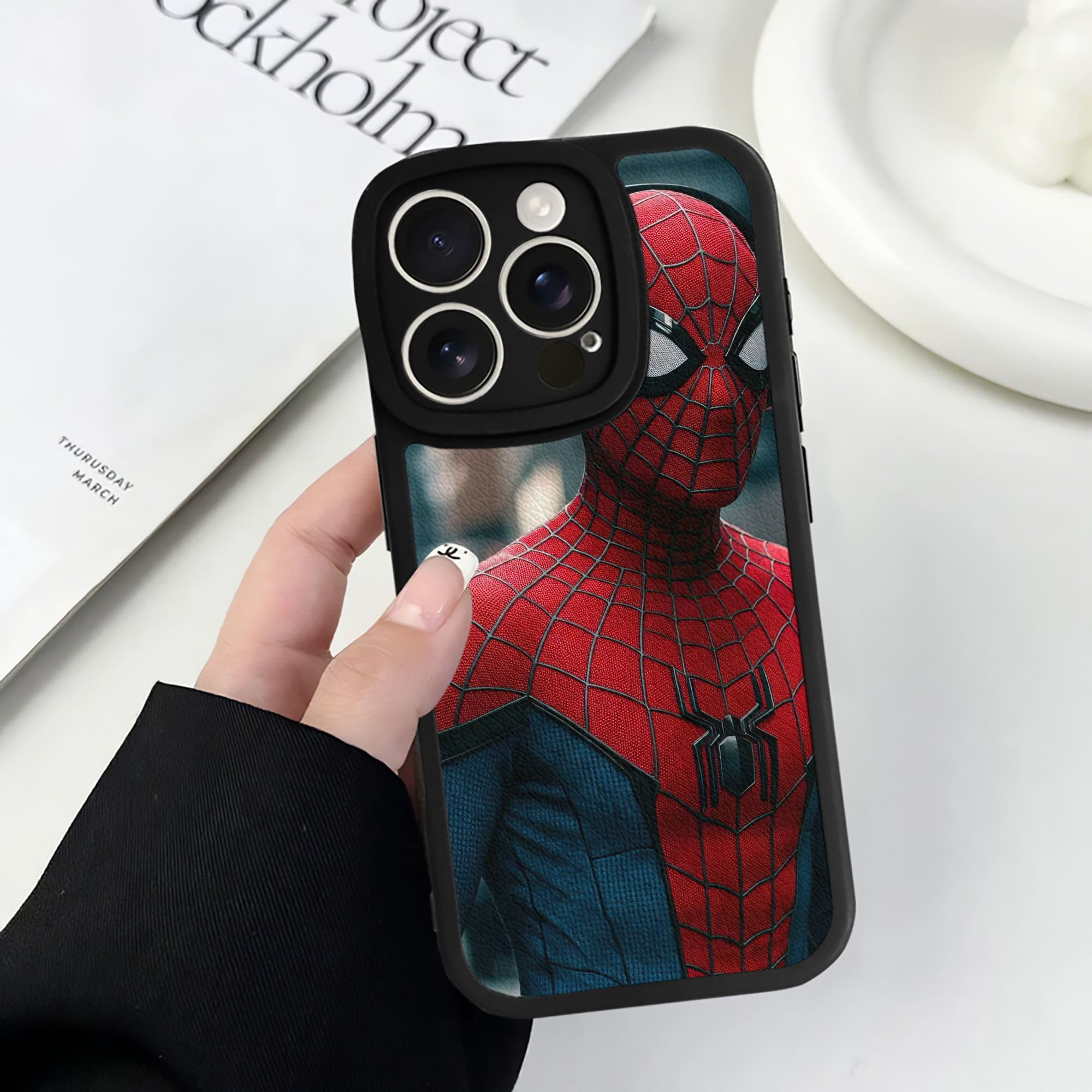 （画像用） Spider Man スパイダーマン 【iPhone 16シリーズ対応】シリコンスマホケース（レザー調） 材質：シリコン